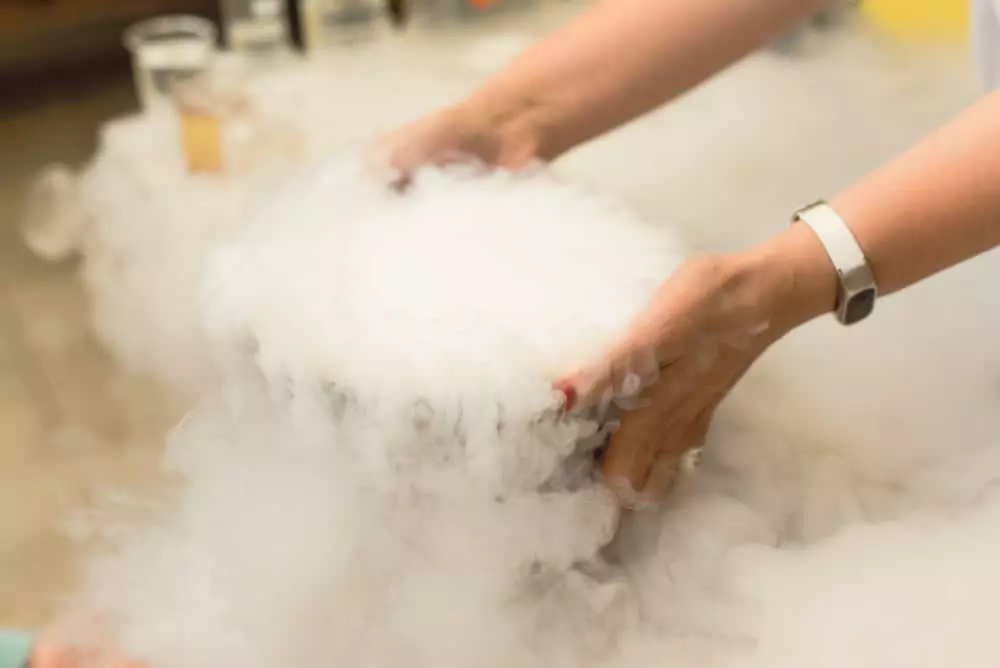 Tips for Shipping Dry Ice with UPS